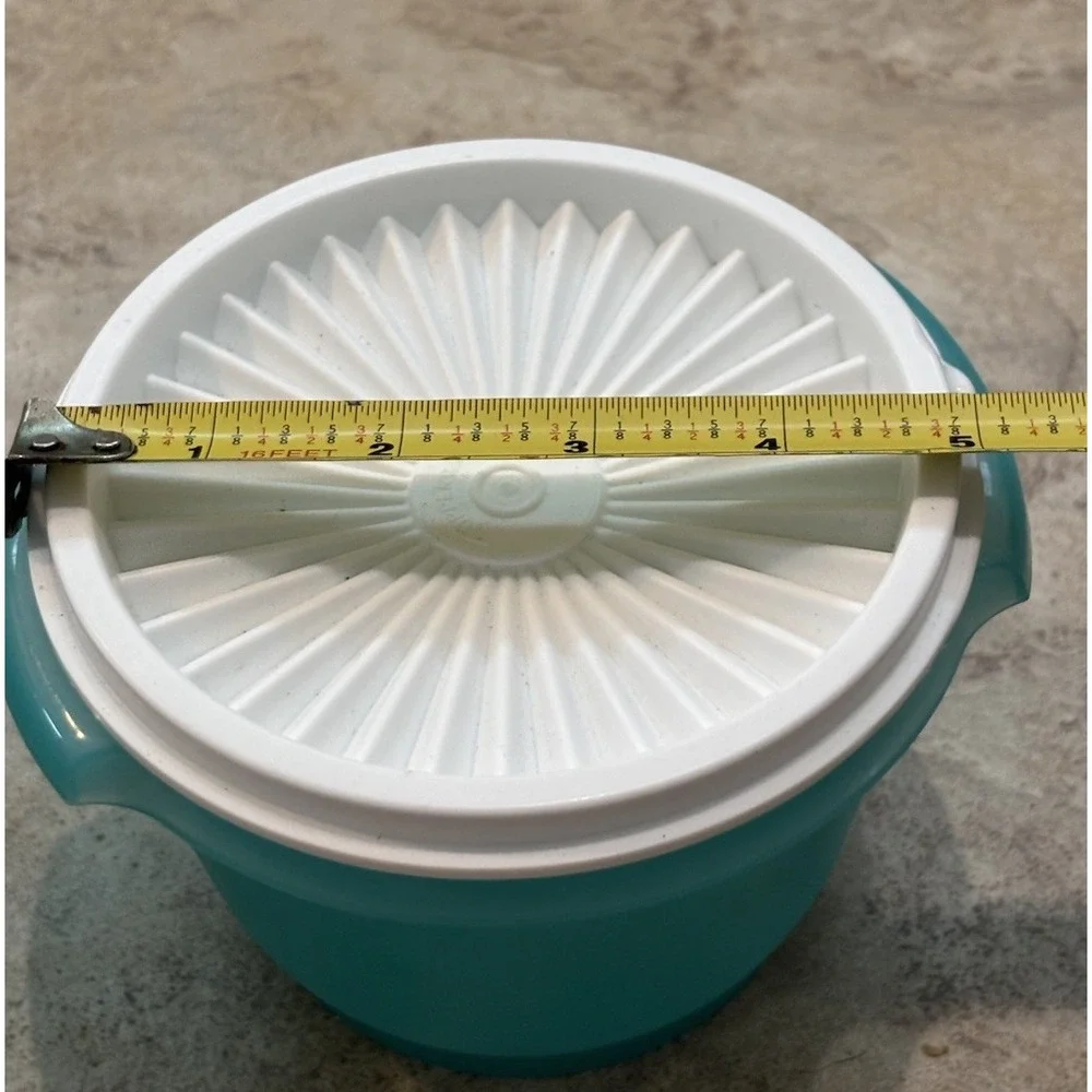 Tupperware Servalier Bowls 20oz Set of 2 Teal Blue Sunburst Instant Seals Mexico
